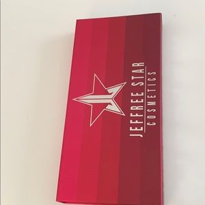 JEFFREE Star love me love me not 100%ut NIB reds